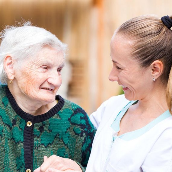 Cuidado de personas mayores a domicilio Sevilla